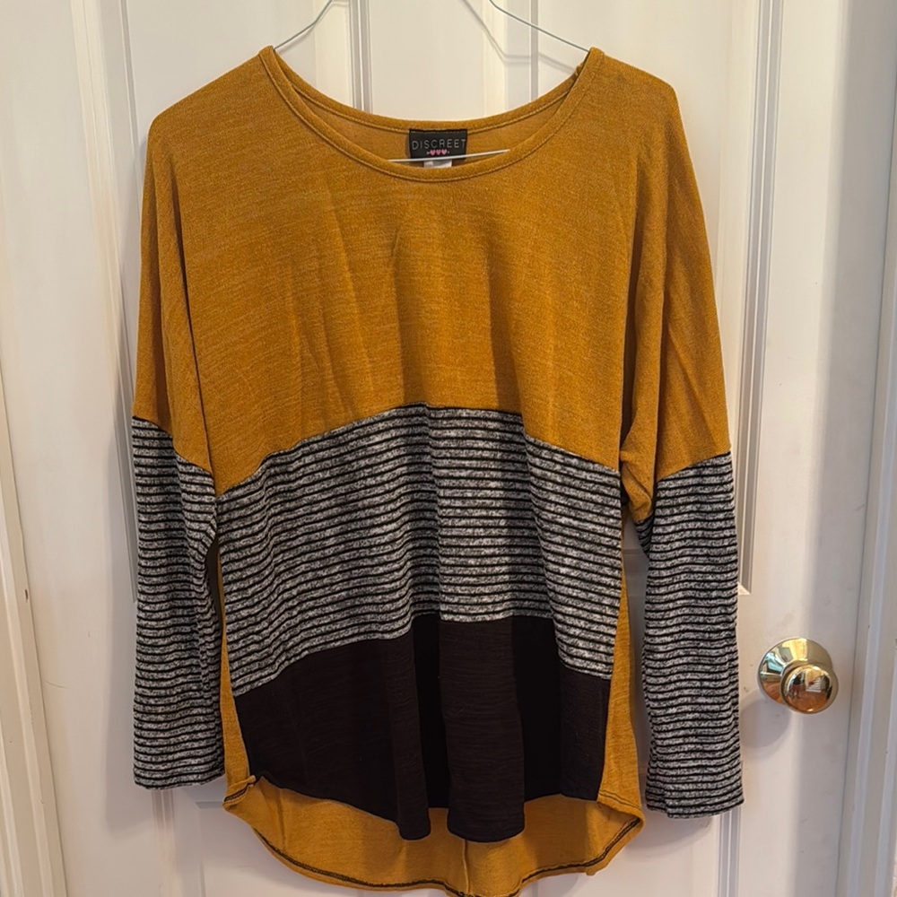 Discreet Yellow and Black Tunic with 3/4 Sleeves A-3